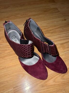 Bella Vita Burgundy Pointed-Toe Suede Heels with Textured Ankle Strap